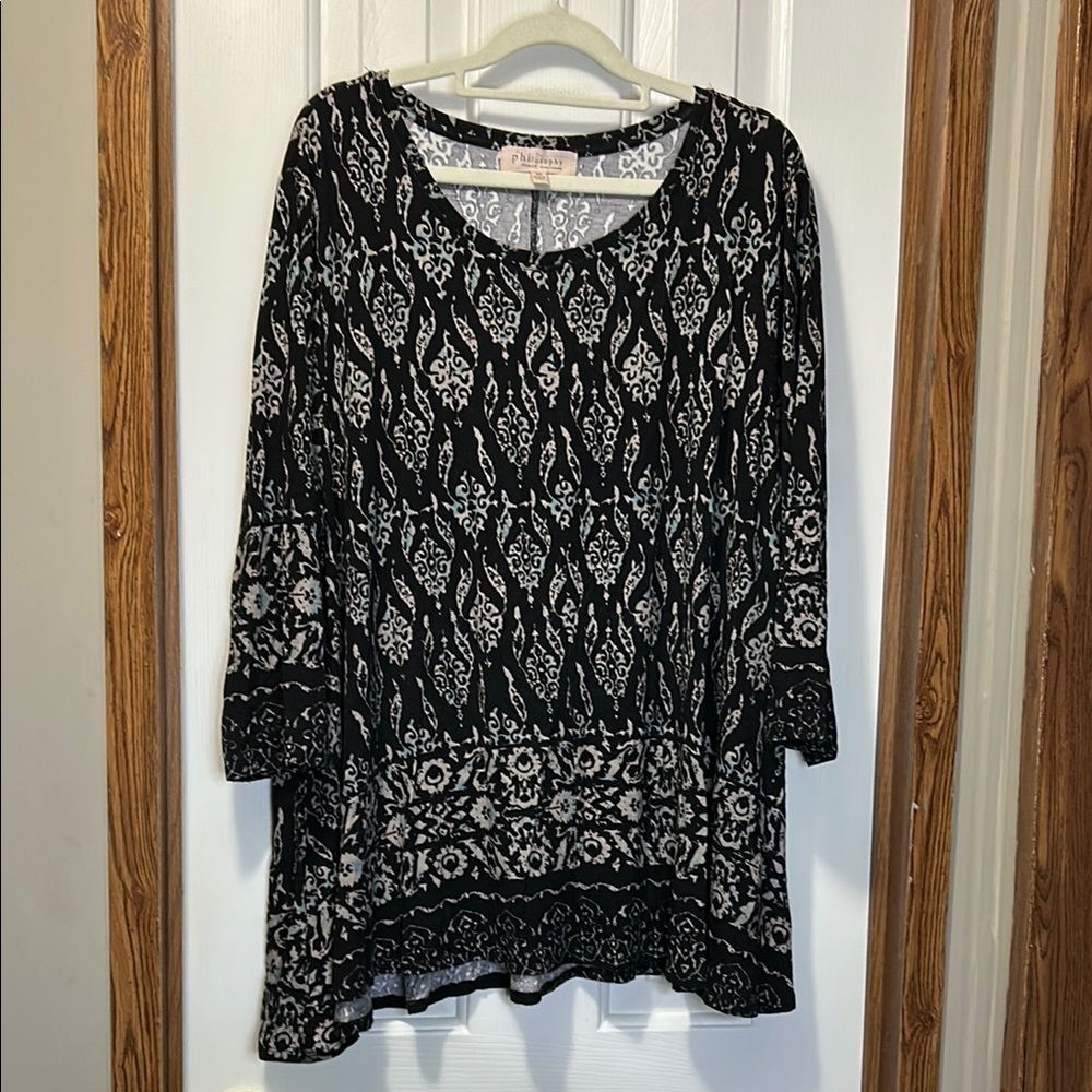 Philosophy Black and White Relaxed Tunic with Long Sleeves